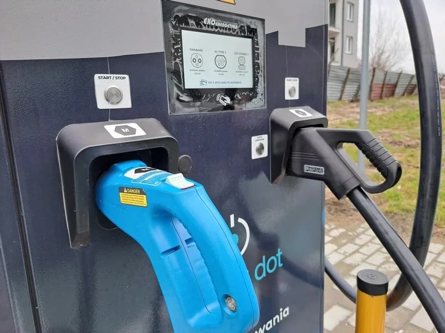Będą dopłaty do używanych samochodów elektrycznych. Ile i kiedy można dostać?