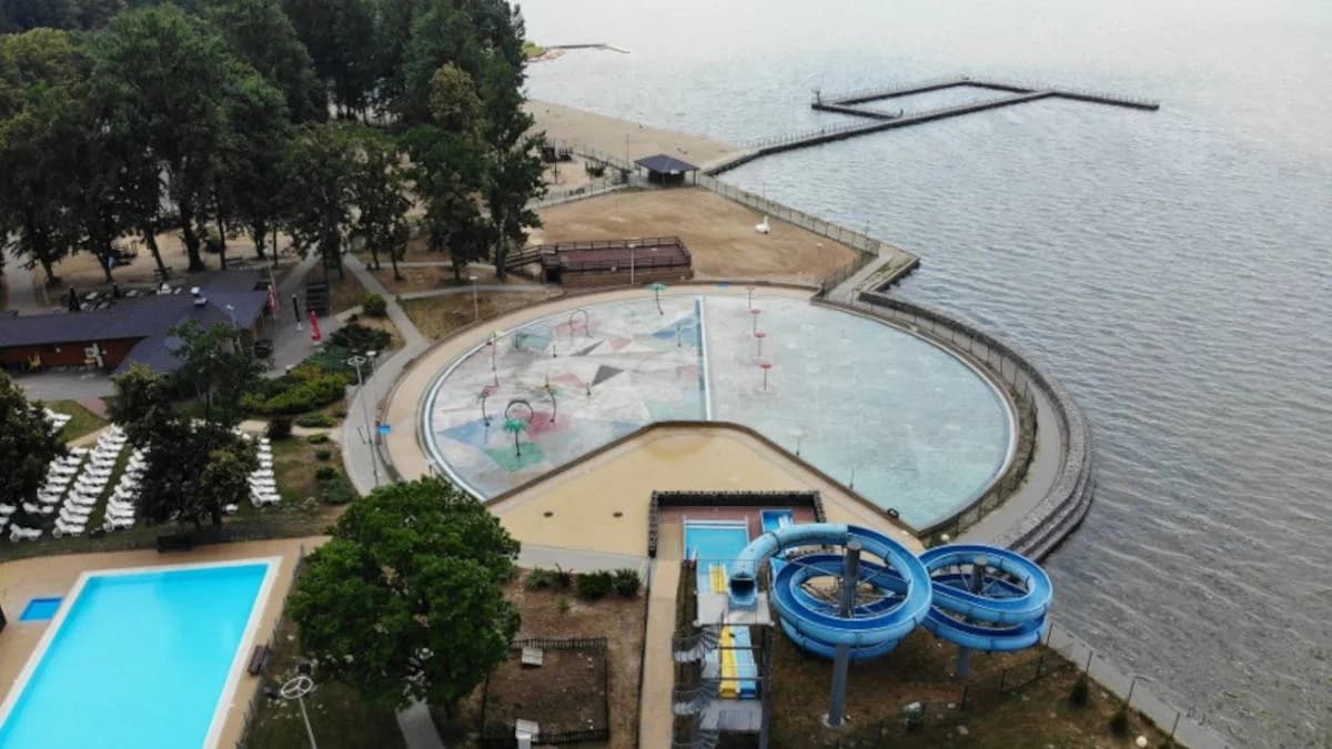 Burmistrz Jarocina chce budować odkryty basen nad zalewem w Roszkowie