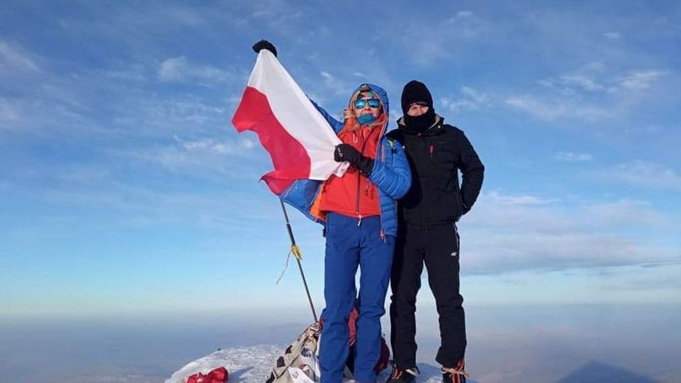 Góry, ich całe życie. Na rocznicę ślubu weszli na najwyższy szczyt Turcji