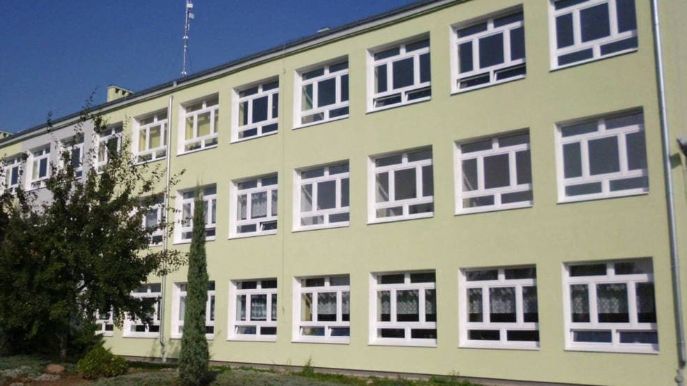 Dyrektor i pracownicy szkoły dostali wypowiedzenia. Kto poprowadzi szkołę w Roszkowie?