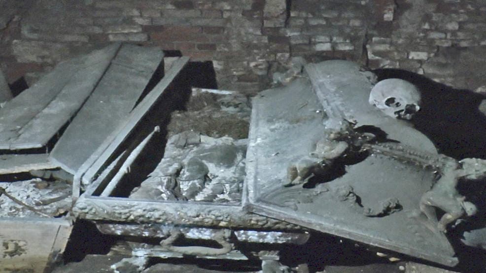 Nowe Miasto. Domniemany biskup został pochowany w sutannie na lewą stronę. Dlaczego?