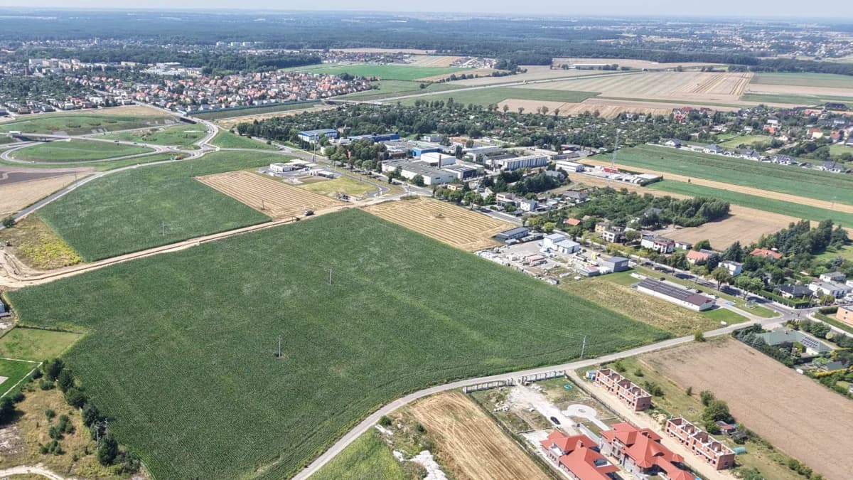 Trzy duże działki do kupienia. Gmina Jarocin szuka inwestora. Sprawdź cenę. [VIDEO]