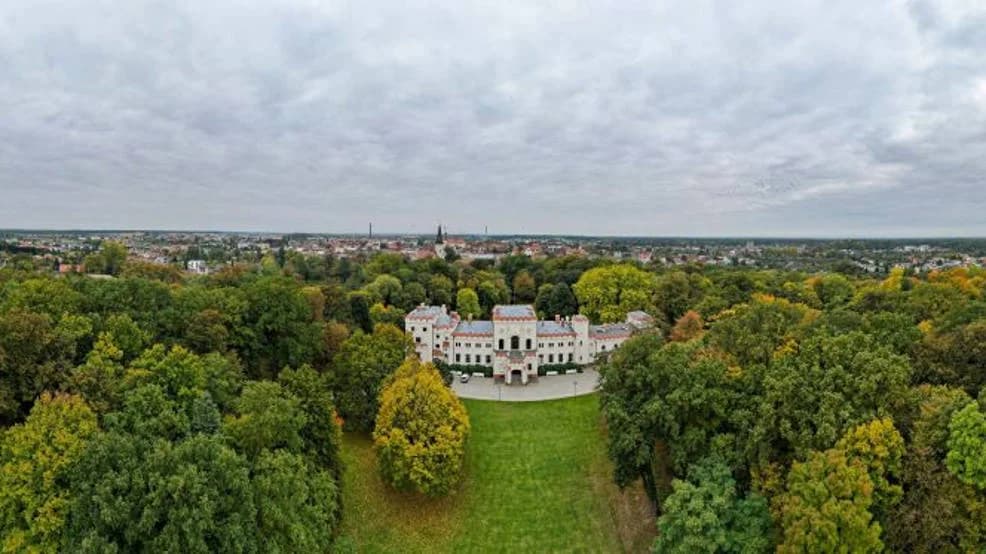 Gmina Jarocin w plebiscycie "Polski Krajobraz 2021". Zagłosuj na amfiteatr i park Radolińskich