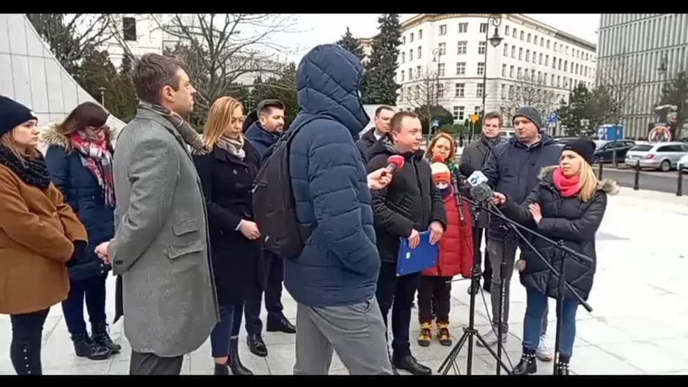Mieszkańcy Siedlemina pojechali do Warszawy z listem do premiera. Wzięli udział w konferencji prasowej przed Sejmem