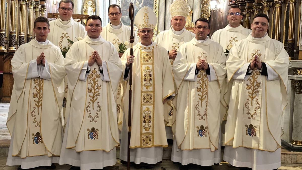 Mamy nowych księży - kto został wyświęcony? Przy okazji diecezja podaje niepokojącą wiadomość [ZDJĘCIA]