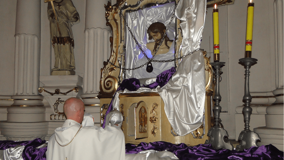 Jarocin. Triduum Paschalne i święta Zmartwychwstania Pańskiego w parafiach