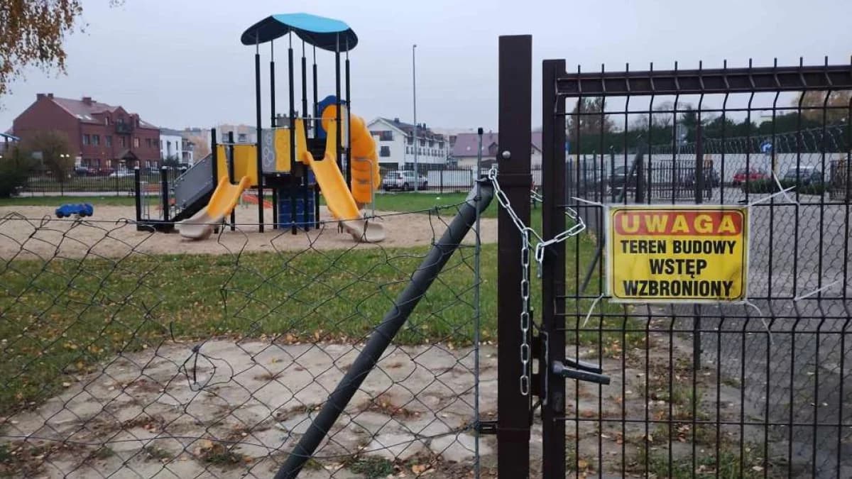 Nowy plac zabaw w Jarocinie do rozbiórki? Co na to urząd, wykonawca i producent?