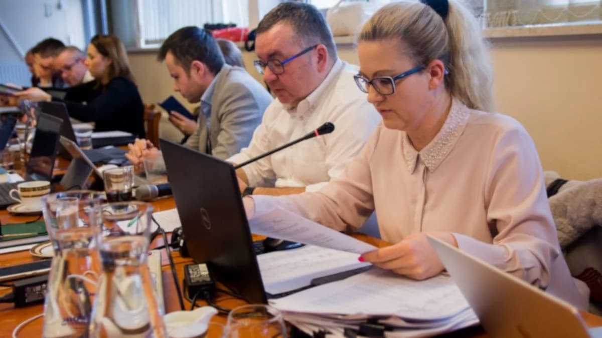 Większość radnych udzieliła absolutorium i wotum zaufania burmistrzowi Jarocina