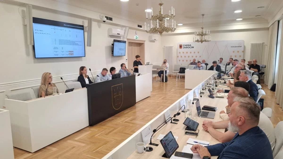 Ważne decyzje w Ratuszu. Radni zajmą się strefą parkowania i sprawami finansowymi [TRANSMISJA NA ŻYWO]