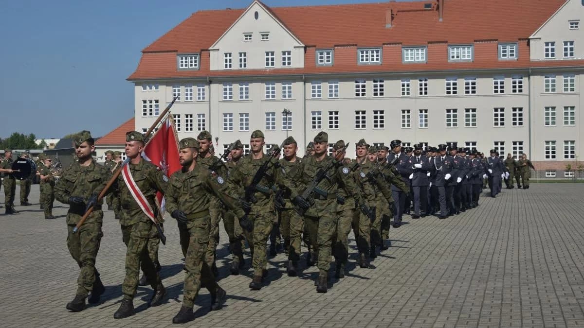 Święto Wojska Polskiego w 16. Jarocińskim Batalionie Remontu Lotnisk [ZDJĘCIA]