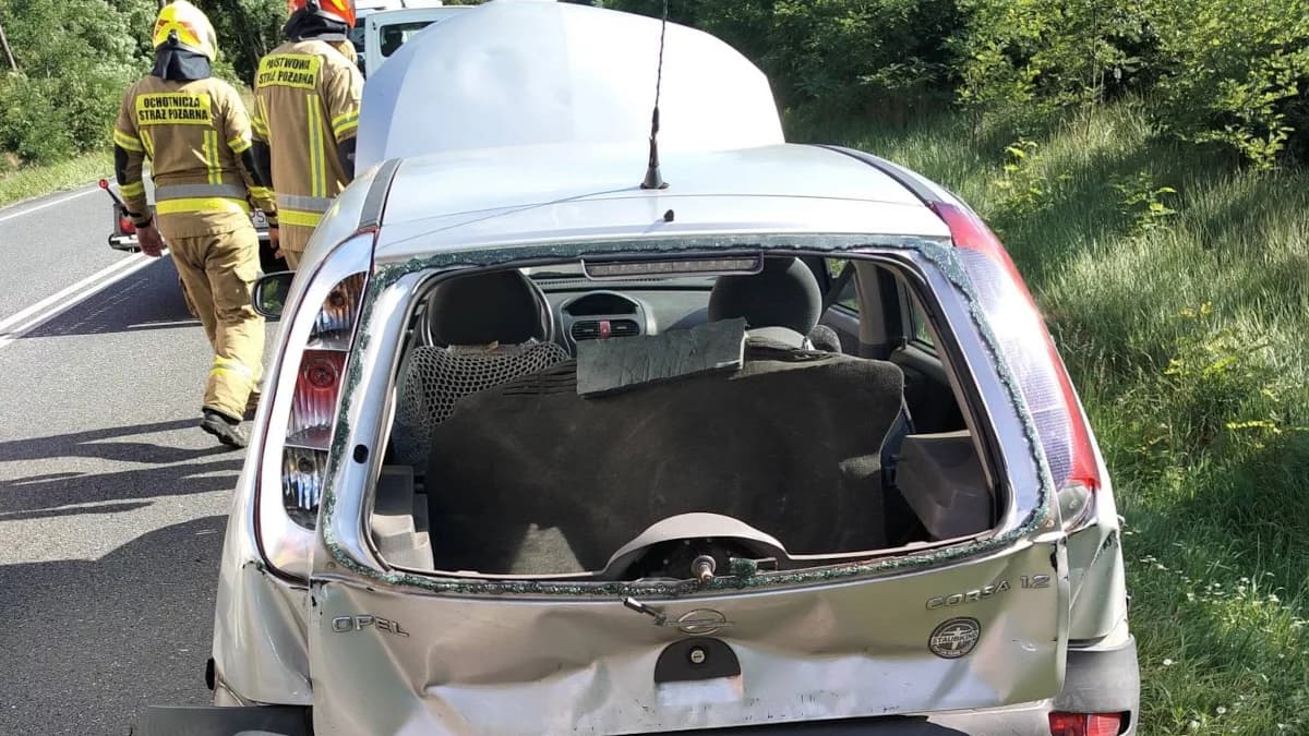 Dwie ciężarówki i auto osobowe zderzyły się na DK 11