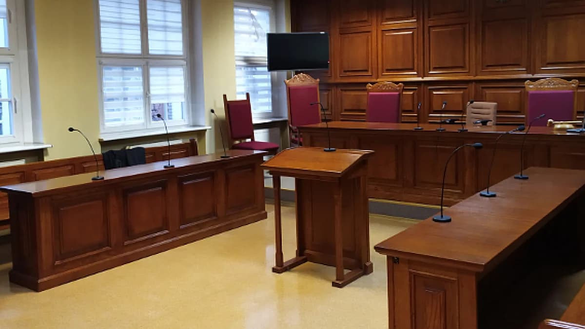Molestował dzieci w Jarocinie? Prokuratura stawia zarzuty 26-latkowi