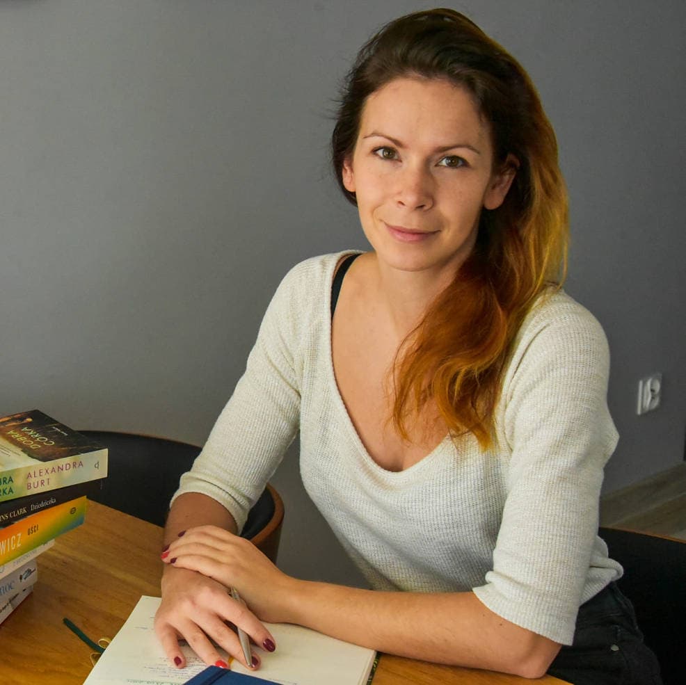 Kapitan Olga Bieniek pracuje w wojsku. Tworzy podcasty i prowadzi bloga