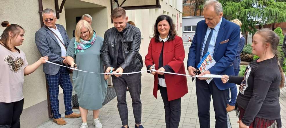Jarocin. Szkoła specjalna wzbogaciła się o szkolny teren rekreacyjno-wypoczynkowy [ZDJĘCIA]