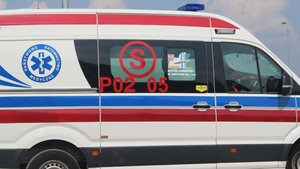 Leżał na podłodze w mieszkaniu. Zareagowali sąsiedzi