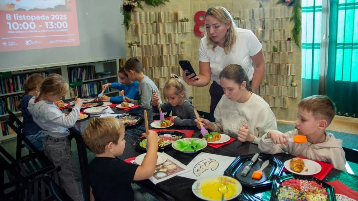 Biblioteka pełna lukru! Rodzinne zdobienie rogali w Pałacu Radolińskich [ZDJĘCIA]
