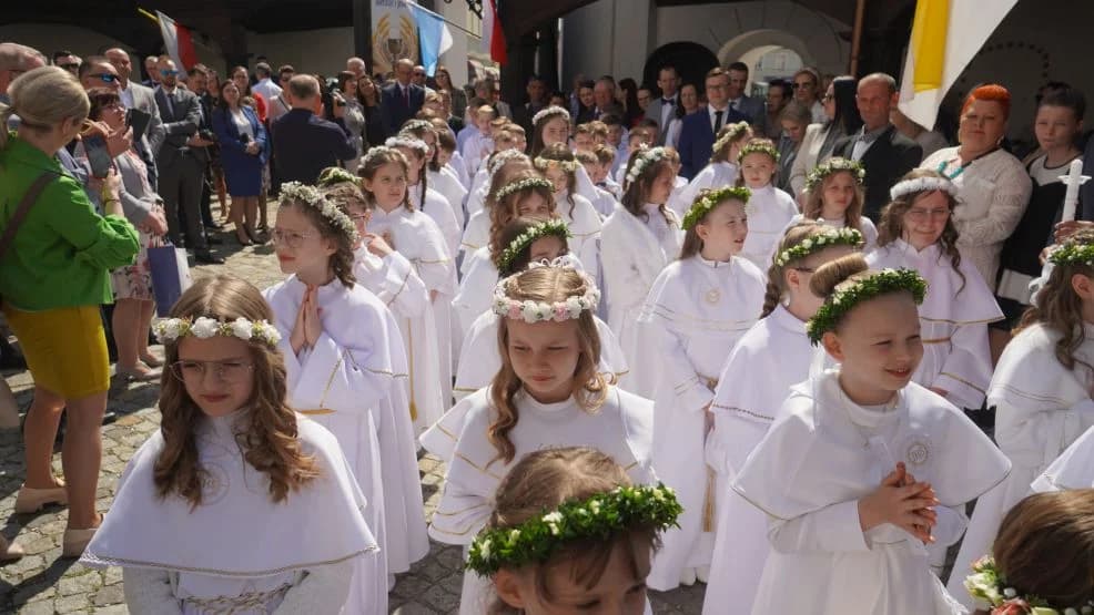Komunia św. to wyjątkowe przeżycie. Zobacz zdjęcia z parafii św. Marcina w Jarocinie [CZĘŚĆ II]