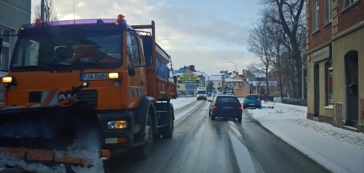Zimowe utrzymanie - kto jest za to odpowiedzialny, gdzie dzwonić w razie problemów? [ZDJECIA]