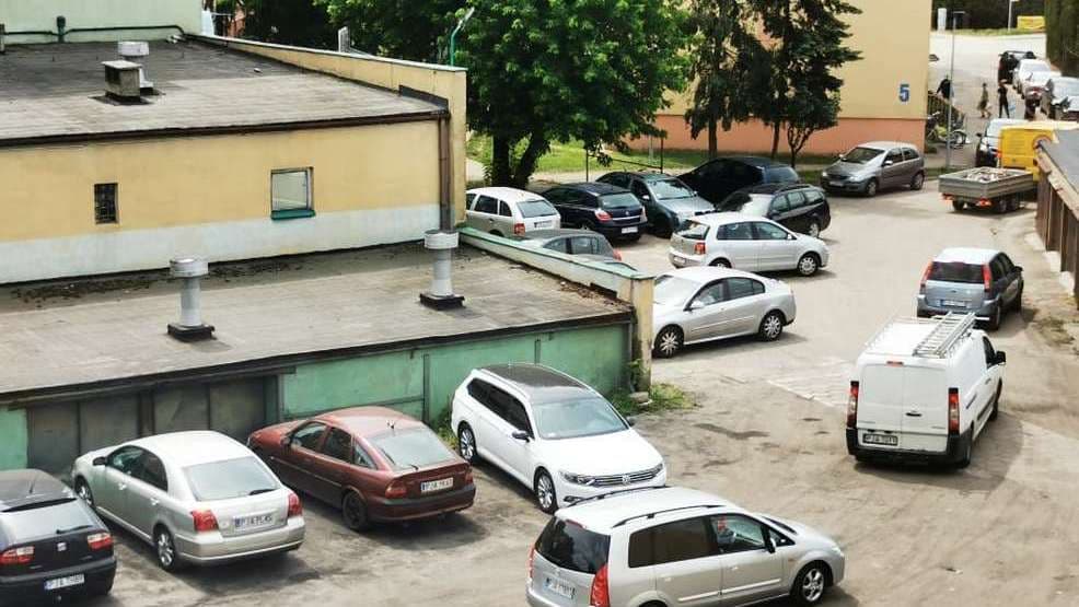 Jarocin. Nie tylko kierowcy narzekają na zmianę organizacji ruchu w rejonie targowiska [ZDJĘCIA]