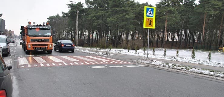 Wynieśli przejście dla pieszych, żeby spowolnić ruch przy szkole