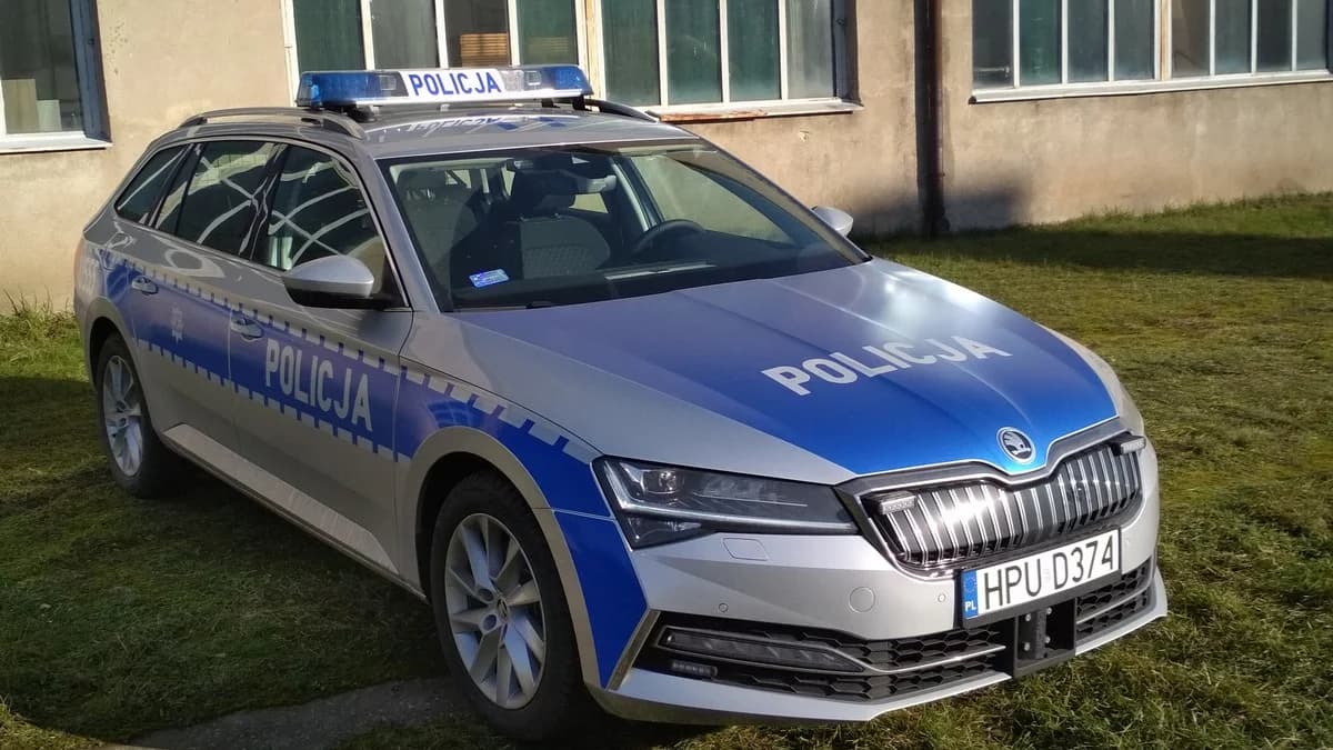 Mimo zakazu, prowadził auto. Wpadł na zamianie miejsc z pasażerką