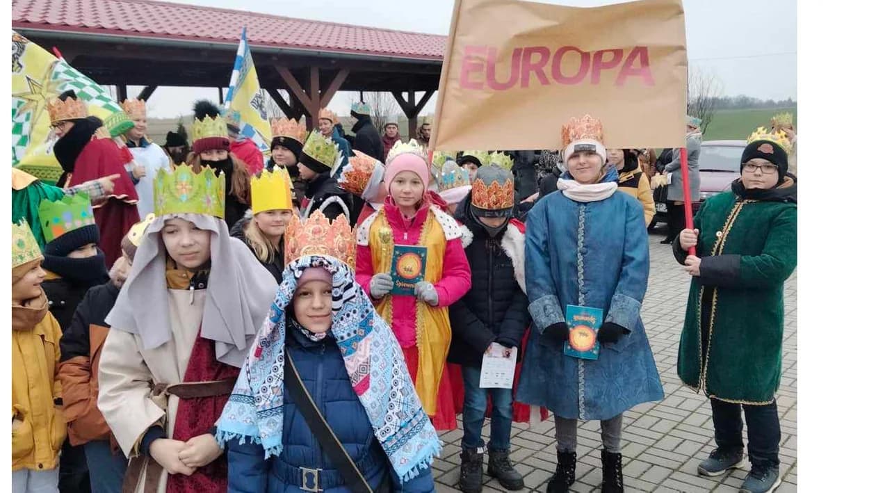 Szkoła i parafia zorganizowały Orszak Trzech Króli w Twardowie
