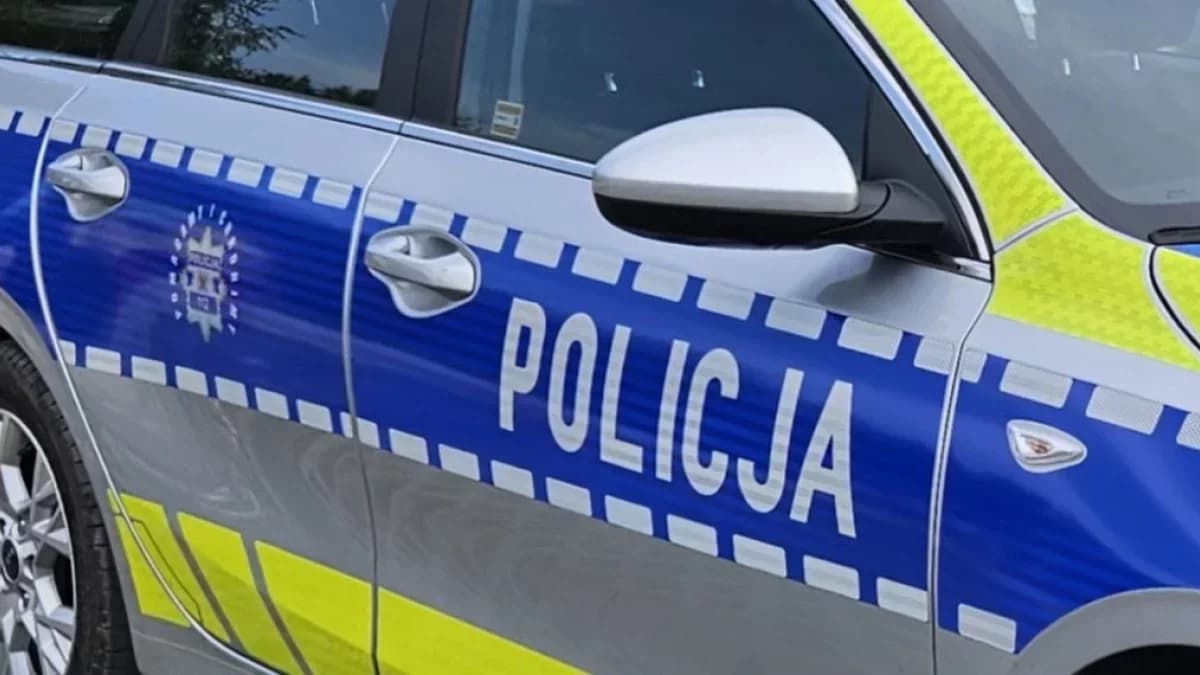 Zderzenie osobówki z hulajnogą w Jarocinie. 14-latek potrącony przez fiata