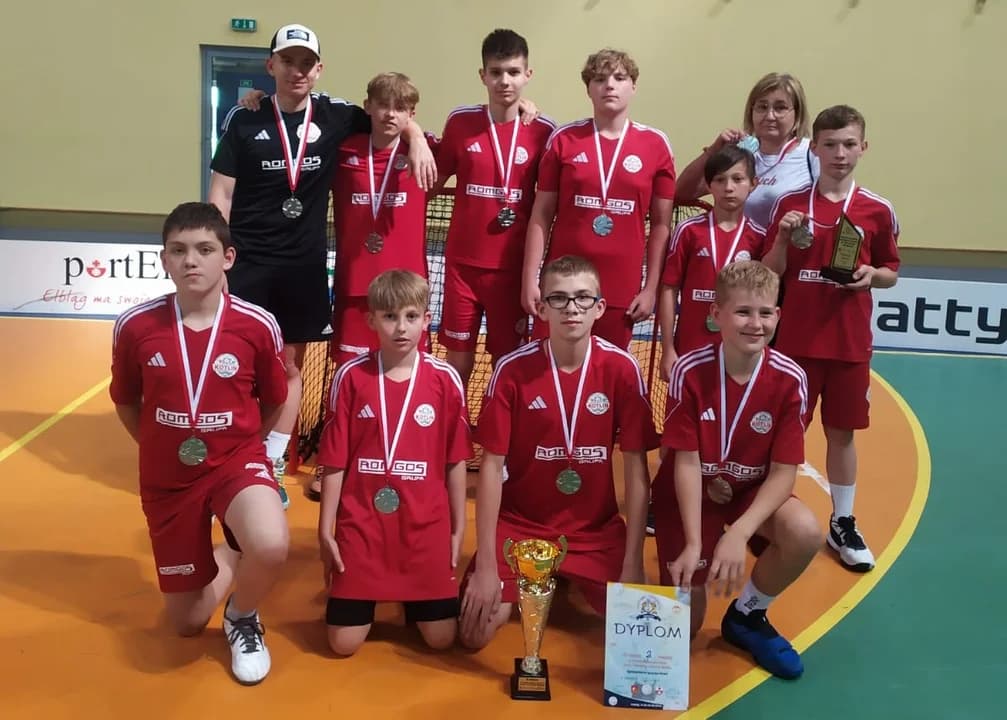 Historyczny pierwszy medal kotlińskich unihokeistów w Elblągu
