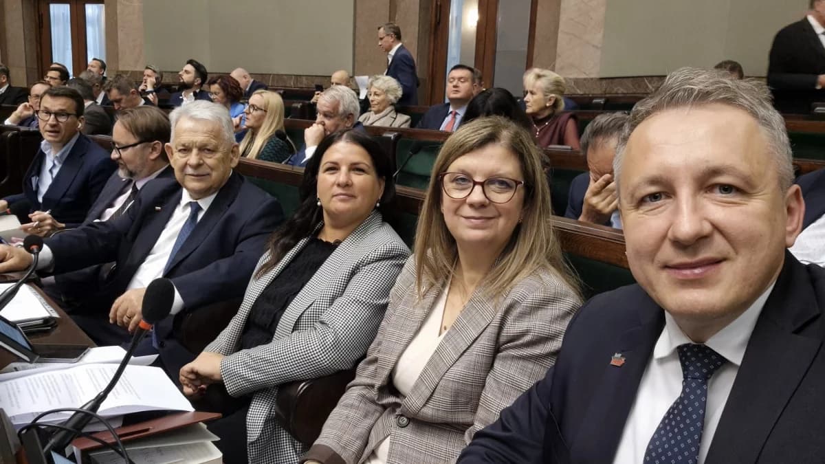 Marszałek podpisał zarządzenie o zakazie sprzedaży alkoholu na terenie Sejmu. Jak decyzje komentuje posłanka Lidia Czechak? [SONDA]