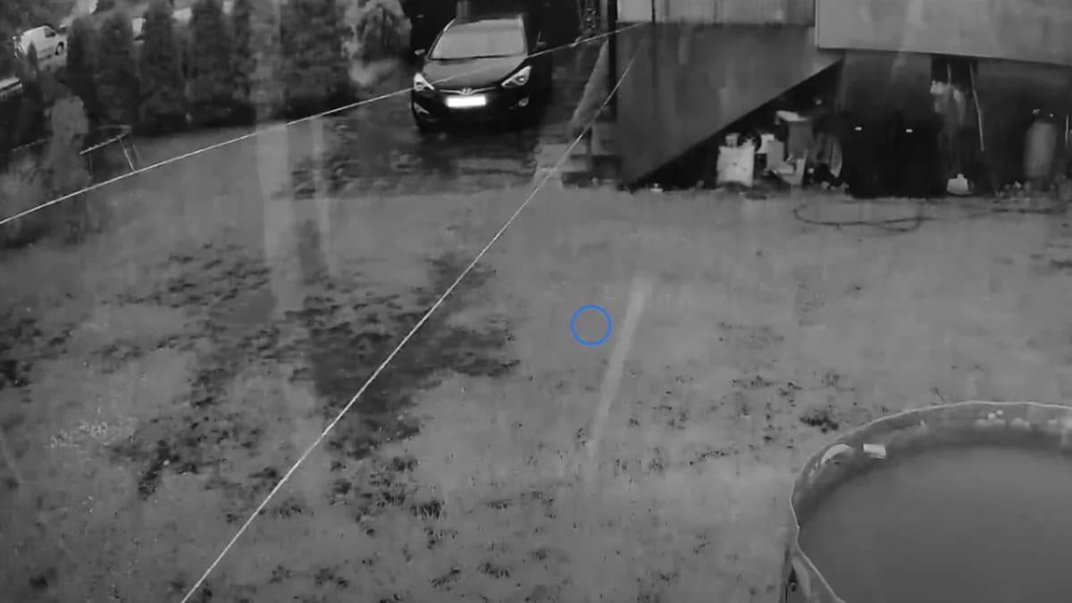 Nagrała moment uderzenia pioruna w dom. Słychać przeszywający huk
