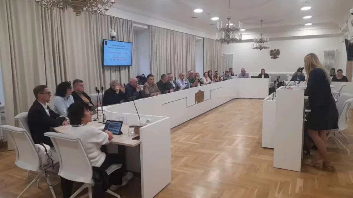 Takie diety mają radni w Jarocinie, powiecie i sejmiku wojewódzkim. Podajemy stawki [SONDA]
