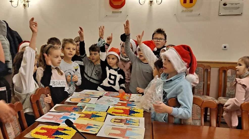 Uczniowie Szkoły Podstawowej nr 4 w Jarocinie z wizytą w starostwie [ZDJĘCIA]