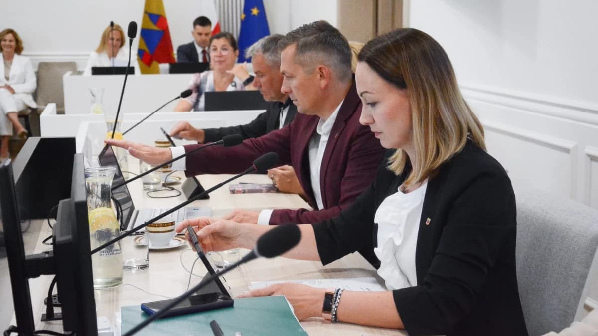 Sesja Rady Miejskiej w Jarocinie. Burmistrz Jarocina bez absolutorium i wotum zaufania