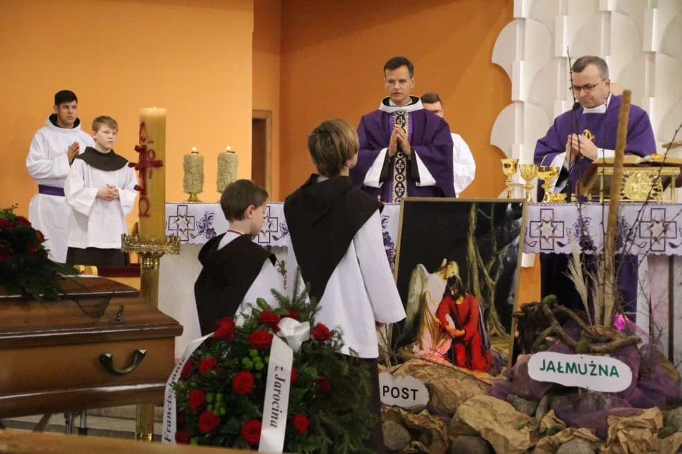 Jarocin. Rodzina, współbracia, prowincjał i biskup pożegnali brata Longina Wyzuja