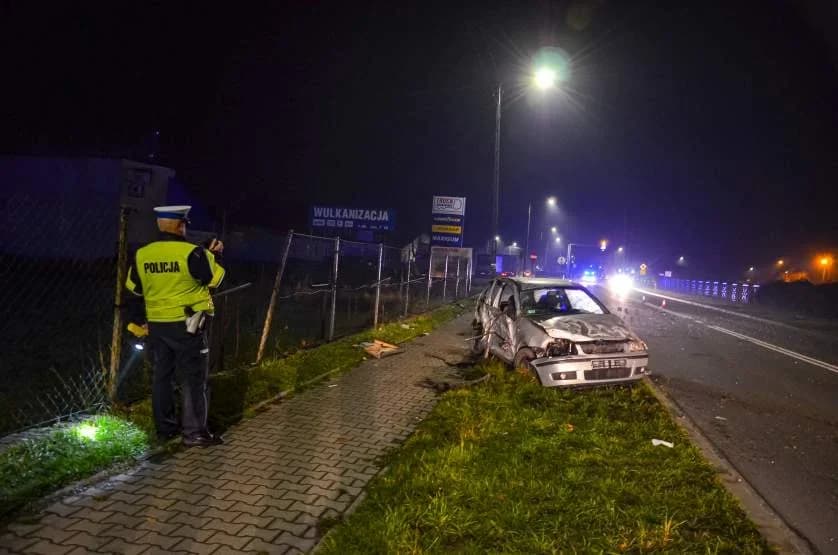 Policja podała wyniki badań kierowcy, który koziołkował volkswagenem na DK 11