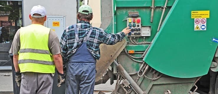 Podwójna robota przez pojemniki na popiół