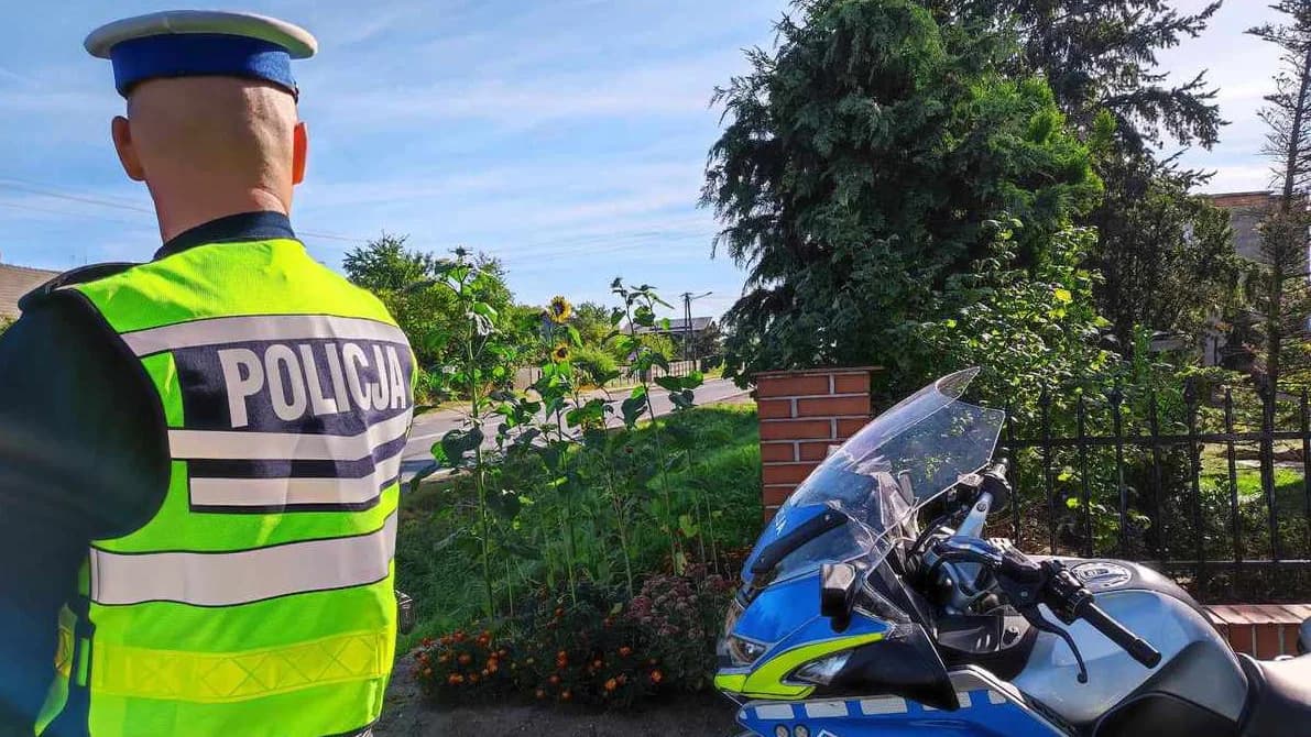 71-latek pędził peugeotem przez wieś. Skontrolowała go policja