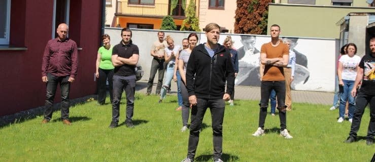 Redakcja Gazety Jarocińskiej robi pompki dla Wojtusia! [ZOBACZ WIDEO]