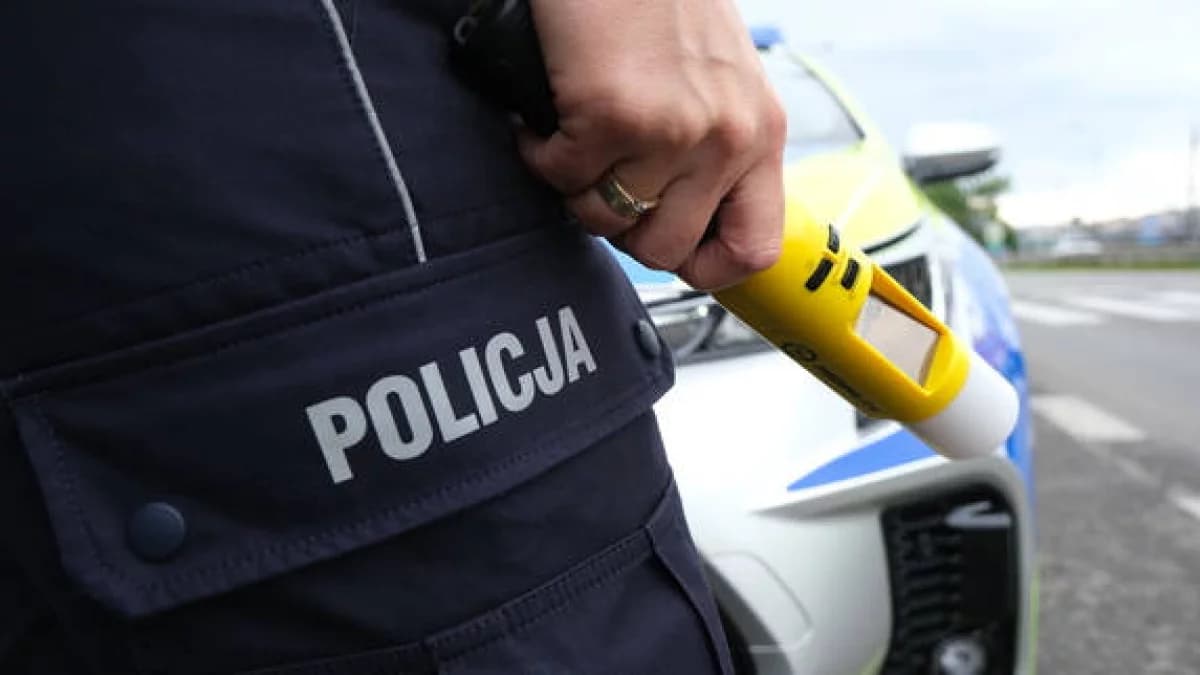 Był pijany, wjechał do rowu, a to nie koniec jego przewinień. Co jeszcze miał na sumieniu i co mu za to grozi?