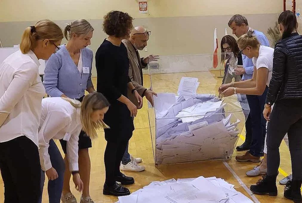 Kto został naszym posłem, a kto senatorem? Mamy listę nazwisk [ZDJĘCIA]