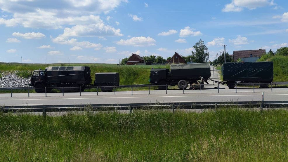 Awaria pojazdów spowodowała przymusowy postój wojskowej kolumny na obwodnicy Jarocina [AKTUALIZAJCA, ZDJĘCIA]
