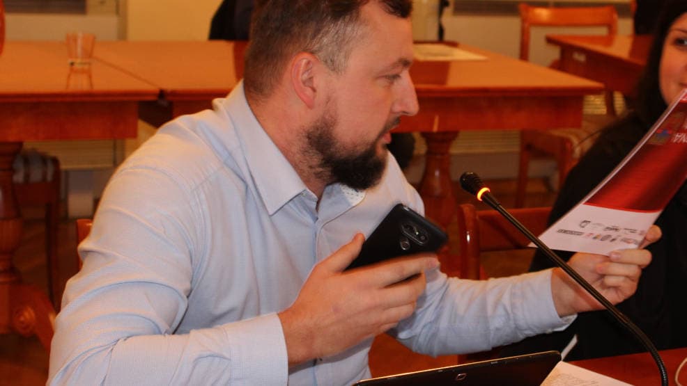 Jarocin. Radny opozycji Marcin Półrolniczak zablokował kandydaturę… radnej opozycji