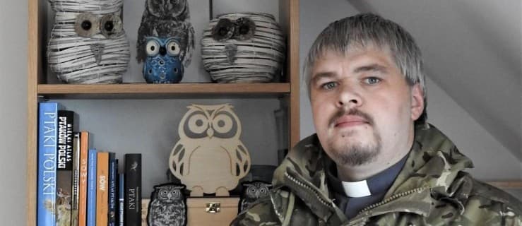 Ksiądz wiele godzin spędza w czatowni. Bywa, że nagle pojawia się unikat