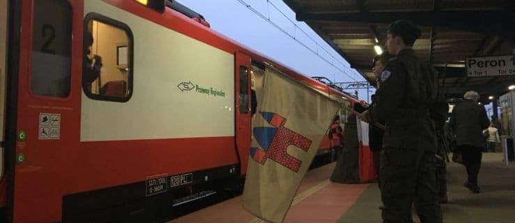 Skoro świt budzili Śpiących. Akcja harcerzy na dworcu PKP
