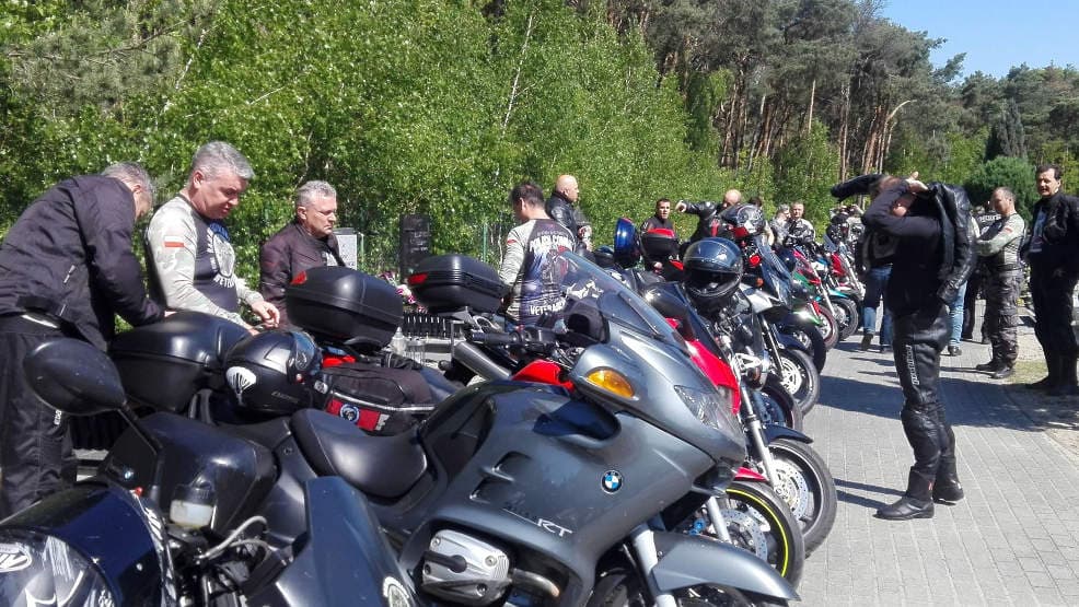 Jarocin. Motocykle na cmentarzu. Zobacz, dlaczego?