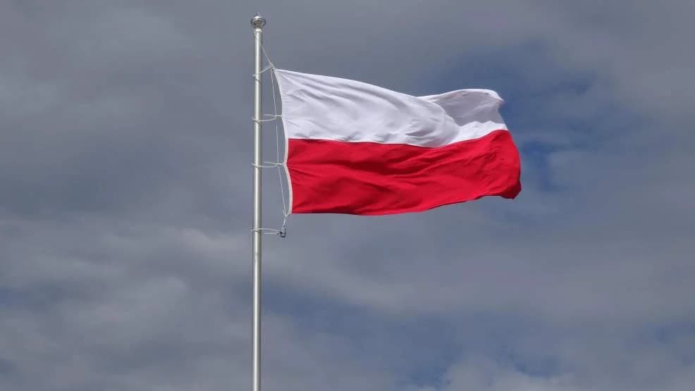 W Żerkowie stanie maszt z polską flagą