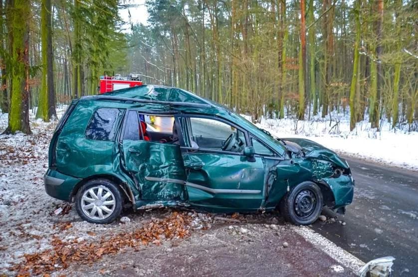 Tragedie na drogach powiatu jarocińskiego. Zginęło 6 osób [ZDJĘCIA]