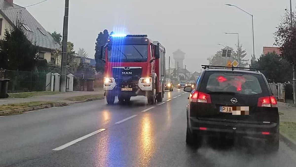 Kilkukilometrowa plama oleju na drodze Jarocin - Żerków