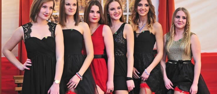Tak tegoroczni maturzyści zatańczyli Poloneza. Kto waszym zdaniem najlepiej? [GŁOSOWANIE]