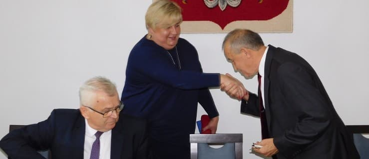 Kotlin. Nowy przewodniczący wygrał dwoma głosami. Sześciu radnych wolało kobietę [VIDEO]